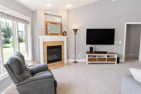 Living - 4801 N Benview Ct, Appleton, WI 54913 photo 2 of 2