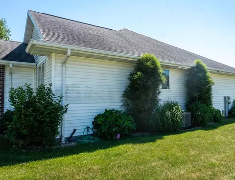 Exterior - 4801 N Benview Ct, Appleton, WI 54913 photo 6 of 11