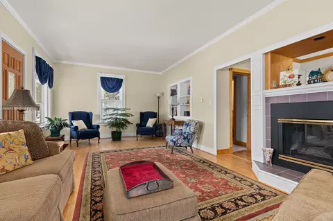 Living - 2309 N Oneida St, Appleton, WI 54911 photo 3 of 4