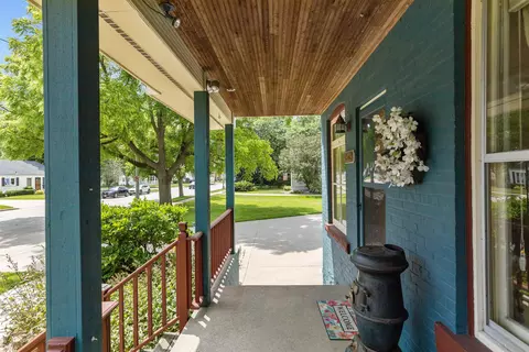 Exterior - 2309 N Oneida St, Appleton, WI 54911 photo 6 of 28