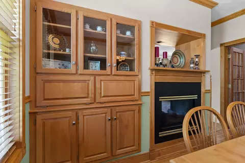 Dining - 2309 N Oneida St, Appleton, WI 54911 photo 3 of 4