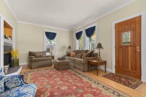 Living - 2309 N Oneida St, Appleton, WI 54911 photo 2 of 4