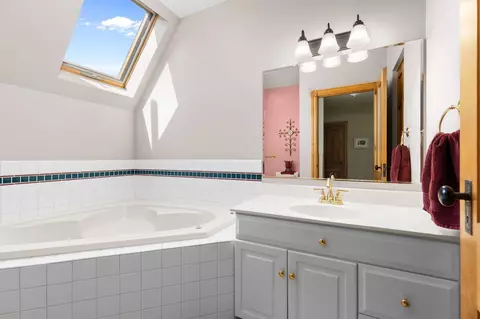 Bath - 2309 N Oneida St, Appleton, WI 54911 photo 4 of 5