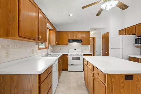 Kitchen - n162 Hopfensperger Road, Appleton, WI 54915 photo 2 of 6