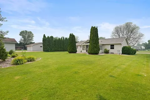 Exterior - n162 Hopfensperger Road, Appleton, WI 54915 photo 5 of 8