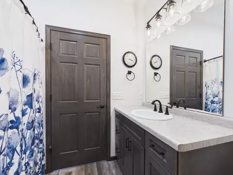 Bath - 3196 W Ryegrass Dr, Appleton, WI 54913 photo 3 of 3