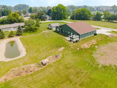 661 E River Dr, Omro, WI 54963 photo 4