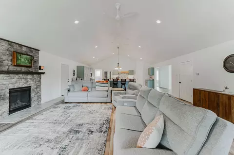 661 E River Dr, Omro, WI 54963 photo 8