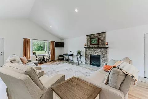 661 E River Dr, Omro, WI 54963 photo 11