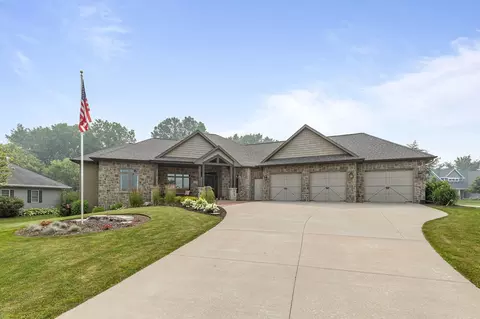 1835 Presidential Dr, Neenah, WI 54956