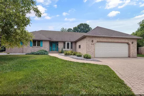 713 Canberry Ct, De Pere, WI 54115