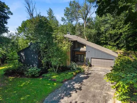 Exterior - w3895 Highview Drive, Appleton, WI 54913 photo 2 of 18