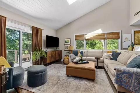 Living - w3895 Highview Drive, Appleton, WI 54913 photo 2 of 5