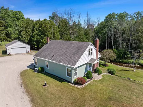 142 County Hwy S, Algoma, WI 54201