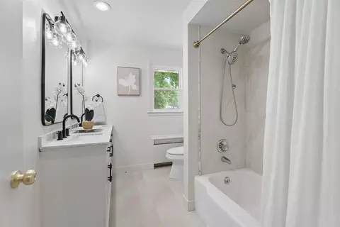 Bath - 2219 N Union St, Appleton, WI 54911 photo 2 of 4