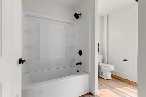 Bath - 714 N Bateman St, Appleton, WI 54911 photo 3 of 4