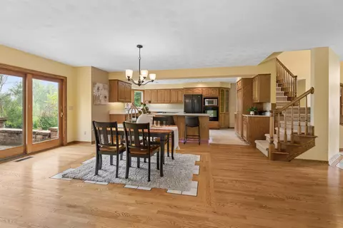 Dining - w2880 Oakridge Drive, Appleton, WI 54915 photo 3 of 3