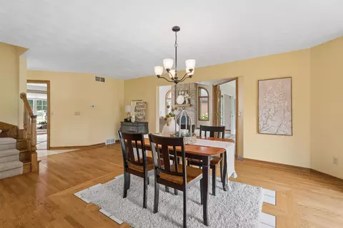 Dining - w2880 Oakridge Drive, Appleton, WI 54915 photo 2 of 3