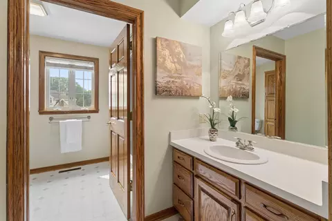 Bath - w2880 Oakridge Drive, Appleton, WI 54915 photo 6 of 8