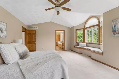 Bedroom - w2880 Oakridge Drive, Appleton, WI 54915 photo 2 of 6