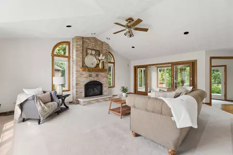 Living - w2880 Oakridge Drive, Appleton, WI 54915 photo 4 of 4