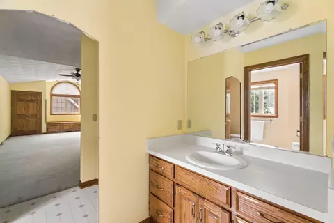 Bath - w2880 Oakridge Drive, Appleton, WI 54915 photo 8 of 8