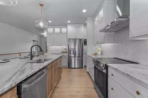 Kitchen - 248 Kerrigan Dr, Wrightstown, WI 54180 photo 4 of 8