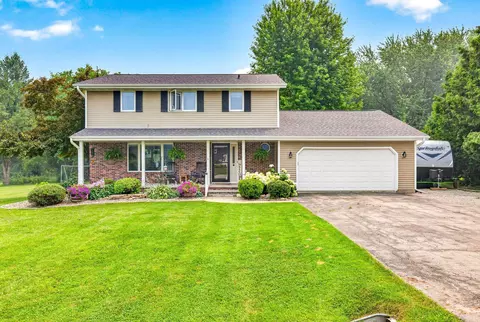 w7681 Hillwood Court, Hortonville, WI 54944