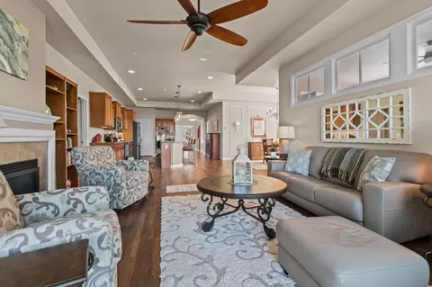 Living - 2379 E Glenhurst Ln, Appleton, WI 54913 photo 9 of 9