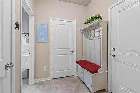 Entry Way - 2379 E Glenhurst Ln, Appleton, WI 54913 photo 6 of 6