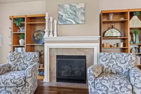Living - 2379 E Glenhurst Ln, Appleton, WI 54913 photo 8 of 9