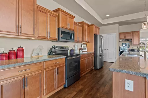Kitchen - 2379 E Glenhurst Ln, Appleton, WI 54913 photo 4 of 6