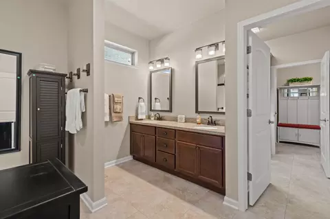 Entry Way - 2379 E Glenhurst Ln, Appleton, WI 54913 photo 4 of 6