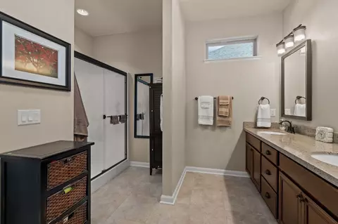 Bath - 2379 E Glenhurst Ln, Appleton, WI 54913 photo 1 of 3