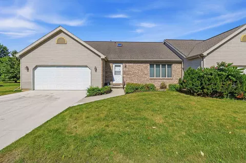 178 E Pioneer Rd, Fond Du Lac, WI 54935