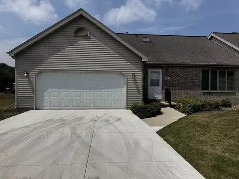 178 E Pioneer Rd, Fond Du Lac, WI 54935