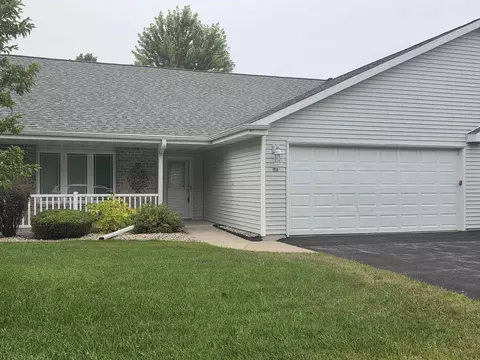 82 Queens Way, Fond Du Lac, WI 54935