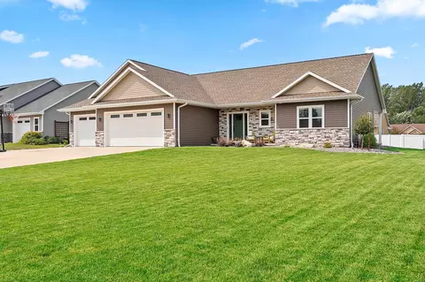 2066 Fescue Way, Green Bay, WI 54313