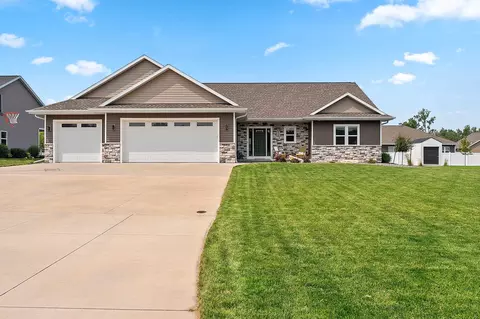2066 Fescue Way, Green Bay, WI 54313