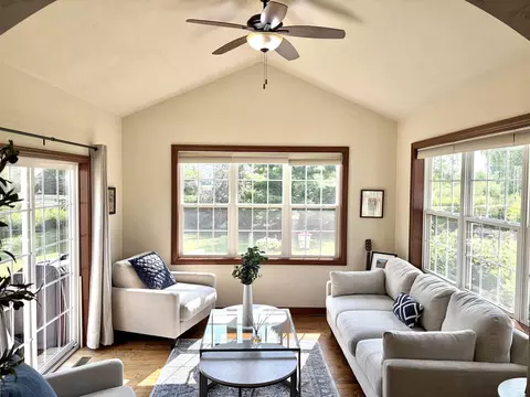 Living - 2701 E Glenhurst Ln, Appleton, WI 54913 photo 3 of 6