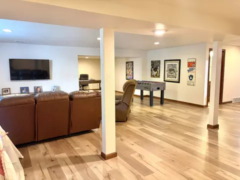 Living - 2701 E Glenhurst Ln, Appleton, WI 54913 photo 4 of 6
