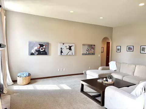 Living - 2701 E Glenhurst Ln, Appleton, WI 54913 photo 2 of 6