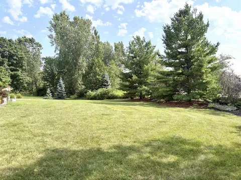 Exterior - 2701 E Glenhurst Ln, Appleton, WI 54913 photo 8 of 9