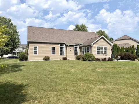 Exterior - 2701 E Glenhurst Ln, Appleton, WI 54913 photo 4 of 9