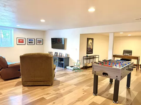 Living - 2701 E Glenhurst Ln, Appleton, WI 54913 photo 6 of 6