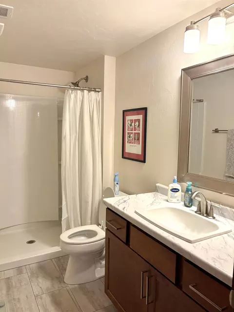Bath - 2701 E Glenhurst Ln, Appleton, WI 54913 photo 4 of 4
