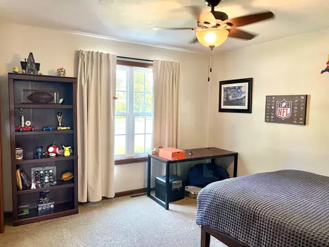 Bedroom - 2701 E Glenhurst Ln, Appleton, WI 54913 photo 2 of 7