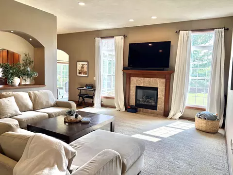 Living - 2701 E Glenhurst Ln, Appleton, WI 54913 photo 1 of 6