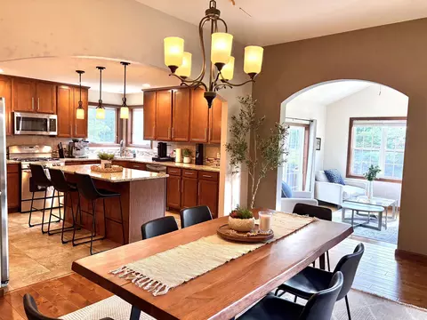 Dining - 2701 E Glenhurst Ln, Appleton, WI 54913 photo 3 of 3