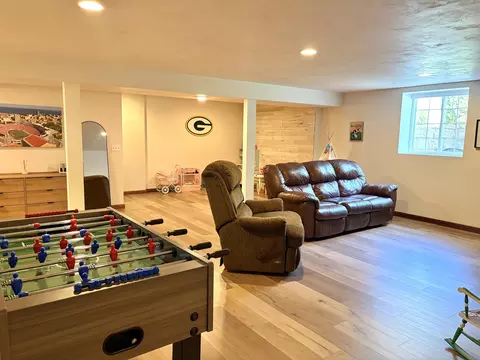 Living - 2701 E Glenhurst Ln, Appleton, WI 54913 photo 5 of 6